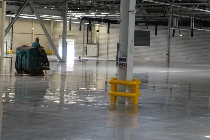 czyszczenie-posadzki-betonowej-nortec-clean-belimo