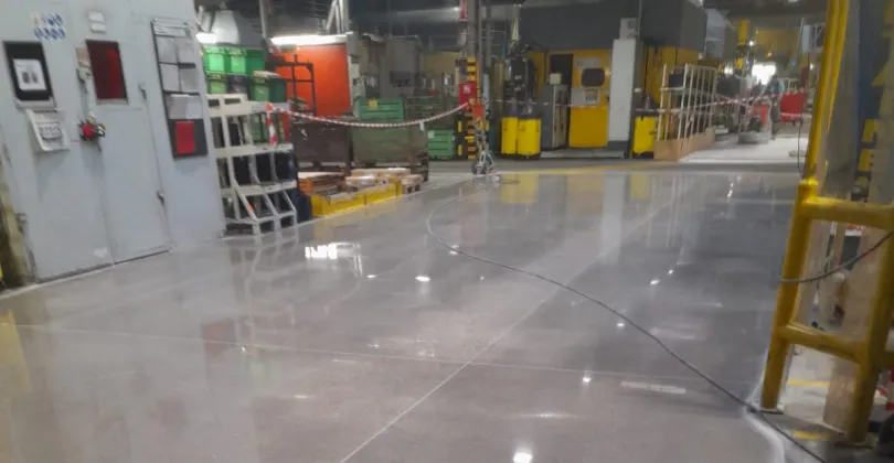 Profesjonalna regeneracja posadzek betonowych: Case study Magna Tychy