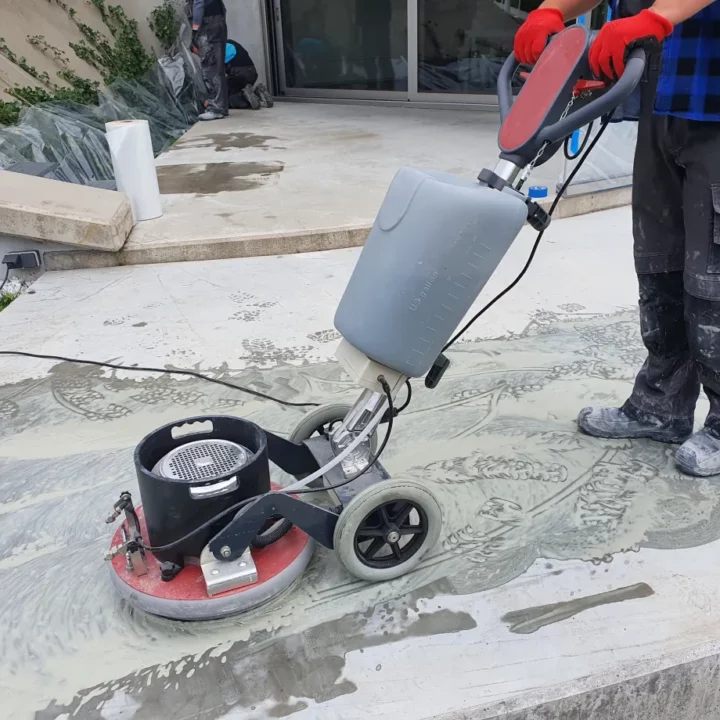 Doczyszczanie i impregnacja betonu na tarasie