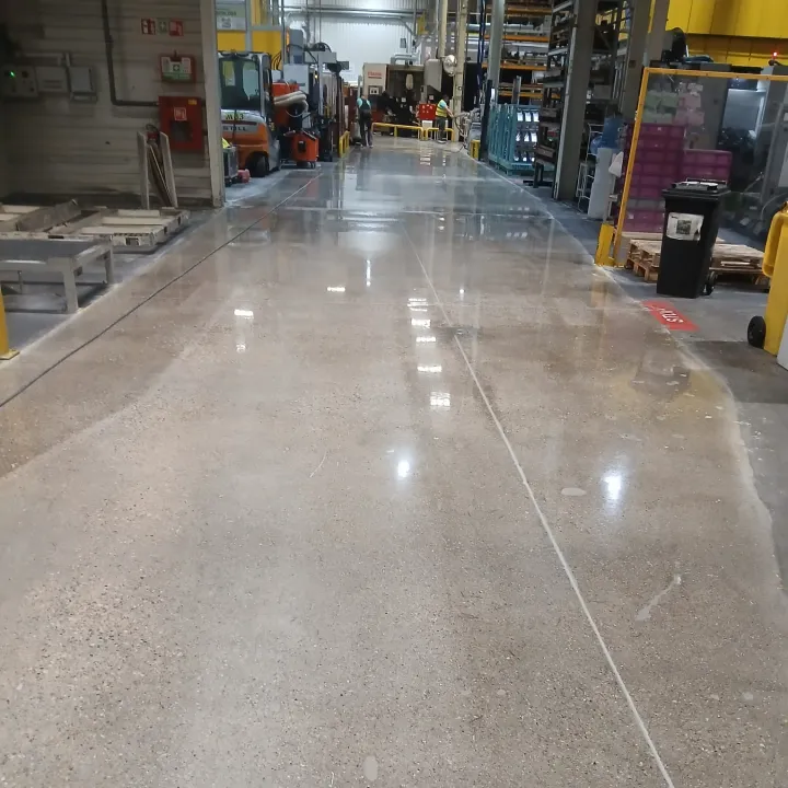 Polerowany beton po renowacji Magna