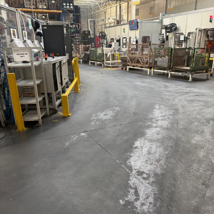 Posadzka betonowa do renowacji w zakładzie produkcyjnym MAGNA