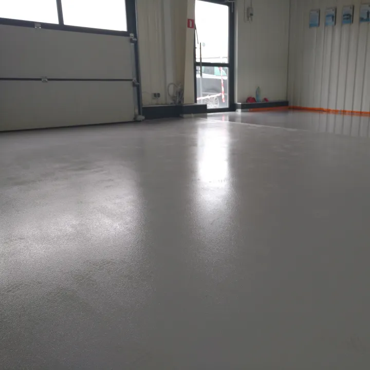Posadzka epoksydowa w warsztacie